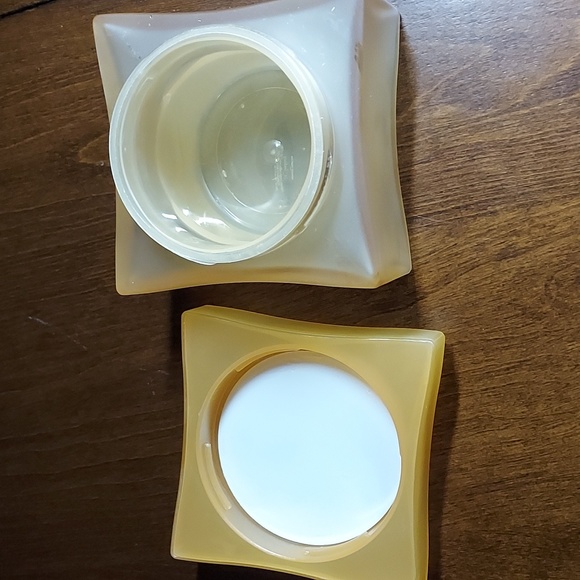 Hermés Perfume Bottle, Gold Satin Glass w/Lucite Lid, EMPTY - Picture 4 of 6